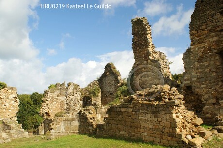 Ruines Kasteel Le Guildo rechts achterin