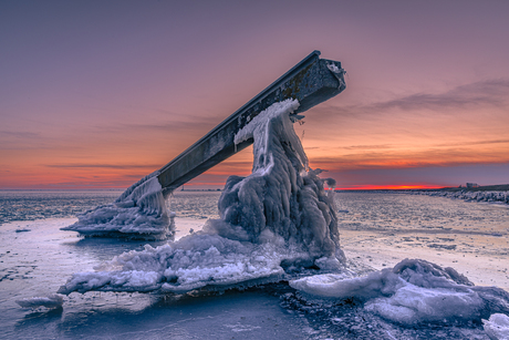 IJsbreker Marken met zonsondergang