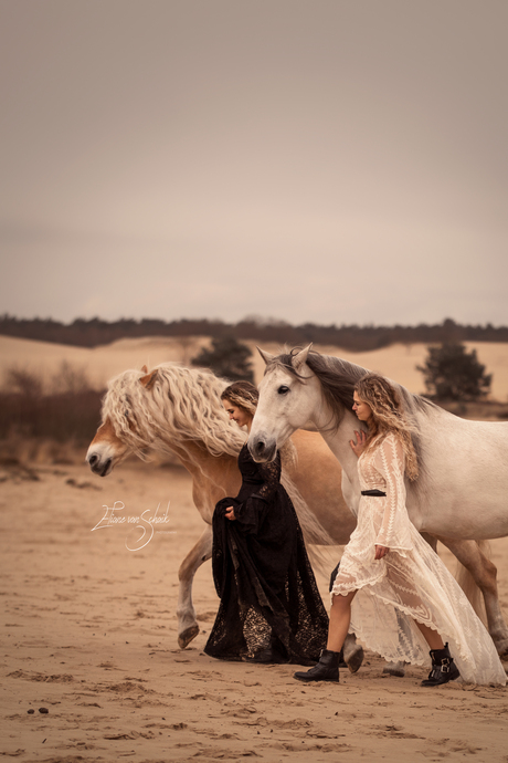 Romantische paardenfotografie - Janine en Naomi