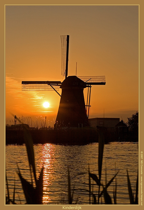 Kinderdijk bij avond