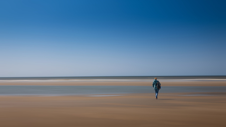 alleen op het strand