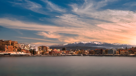 Wintergloed over de Venetiaanse haven van Chania