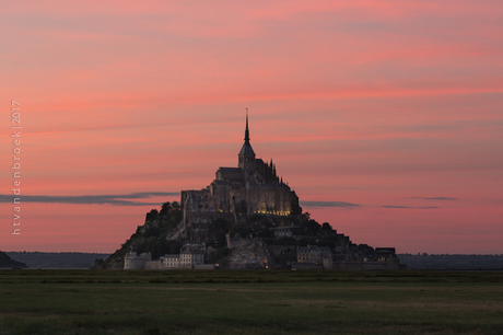 Roze hemel Mont Saint-Michel