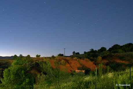 Frans heuvellandschap bij nacht