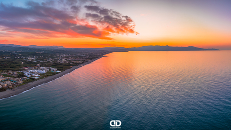 De kleurrijke zonsondergang in Kreta