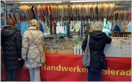 De eindjes aan elkaar knopen.......