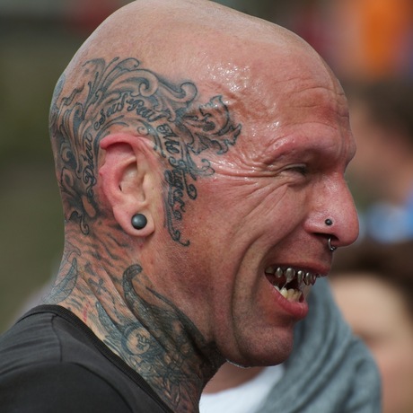 Geen haar op zijn tanden