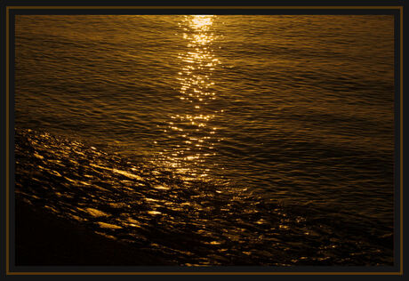 zonsopkomst aan de noordzeedijk