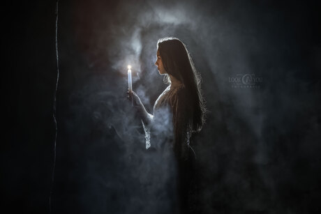 Darkness admires the light; light admires what it illuminates