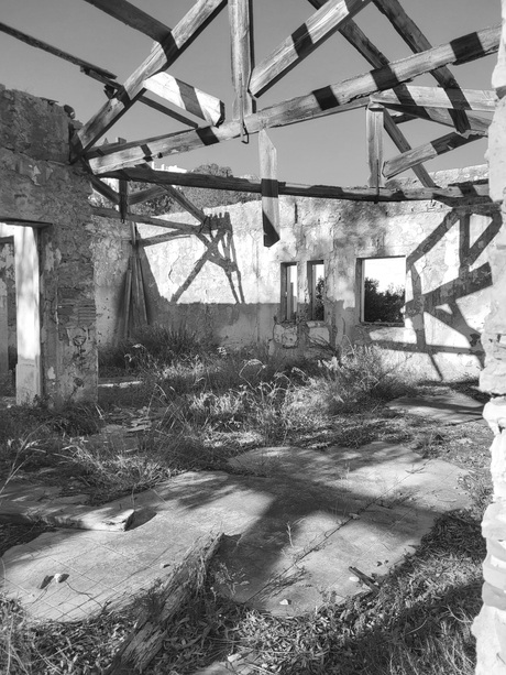 Ruïne van een verlaten gebouw