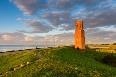 Goldenhour Plompe Tower