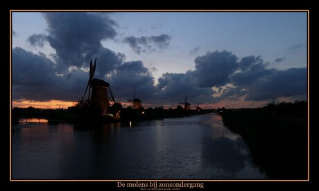 Molens bij zonsondergang