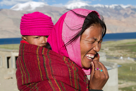 Lachende vrouw Himalaya
