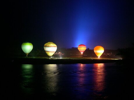 Ballonnen in de nacht