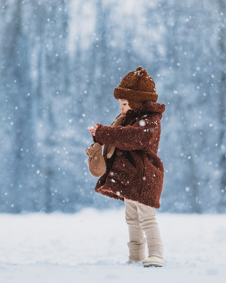 Kind in de sneeuw 