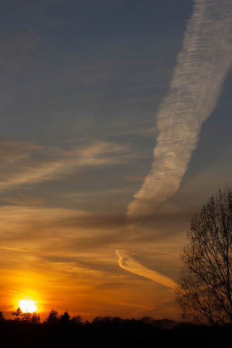 Avondgloed en wolkensluiers