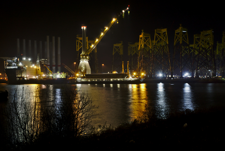 Vlissingen-Oost Aanbouw windmolens voor op zee.