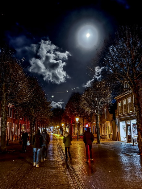 Maan boven Torenstraat