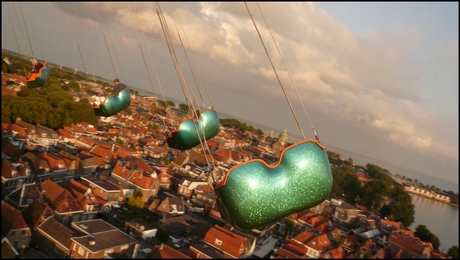 Hoornse kermis, In de zweef..