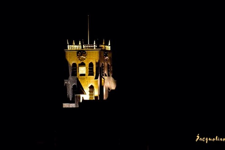 Verlichte kerktoren te Geertruidenberg.