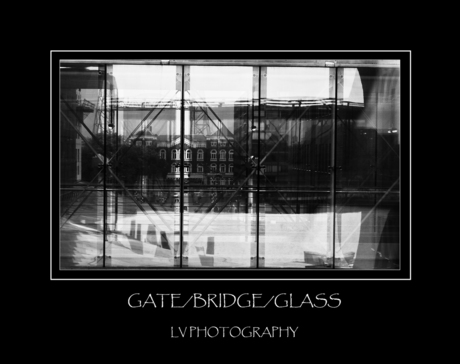 Gate/bridge/glass