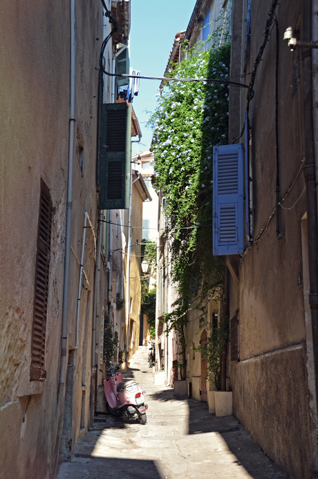 Saint-Tropez alley