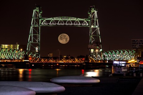 Volle Maan in de Rotterdamse Hef