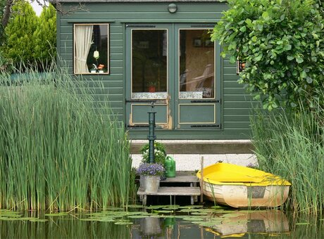 Bootje varen langs de Kinderdijk