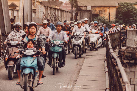 Buzzing Hanoi