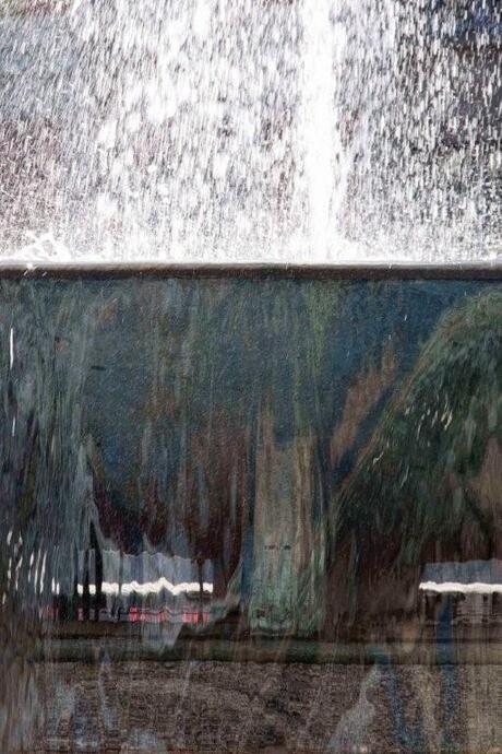 spiegeling in de fontein