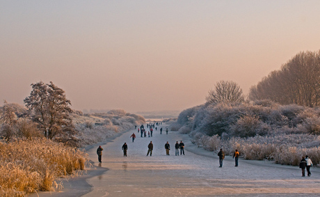 Schaatsen in winterlandschap