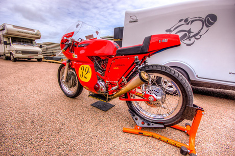 HDR ducati 450 desmo