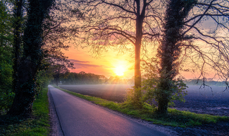 Twentse hof bij zonsondergang