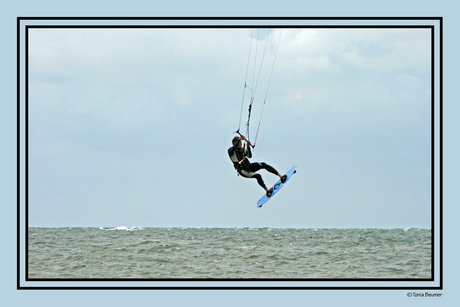 Kitesurfing