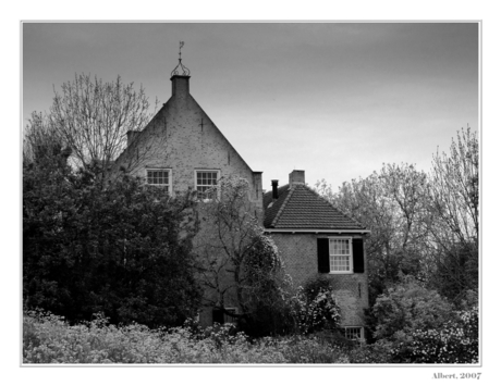 Huis aan de dijk