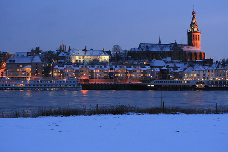 Waalkade Nijmegen vanuit Lent