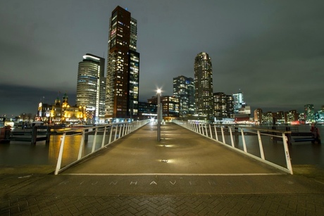 Rijnhaven by night