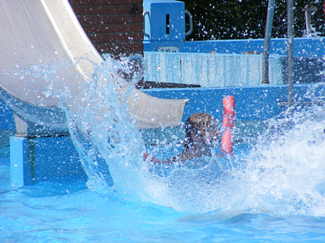 Plons van de glijbaan