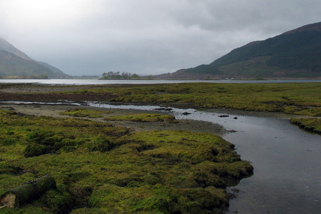 Loch leven bij laagwater