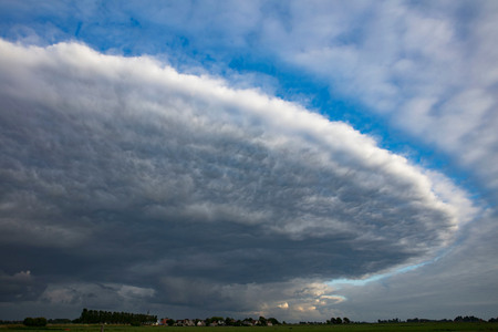 Spaceship hiding in the sky. - - - foto door jteppema op 18-06-2018 - deze foto bevat: lucht, wolken