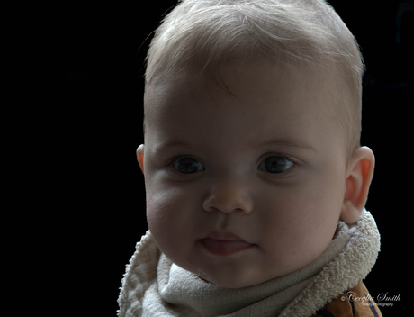 Portret foto van een baby 6mnd