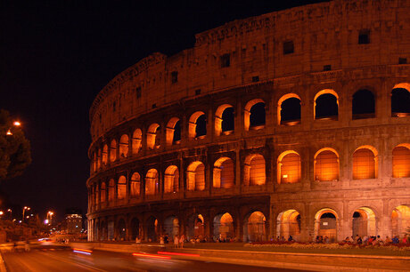 Rome colosseum bij nacht