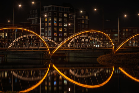 brug bij avond