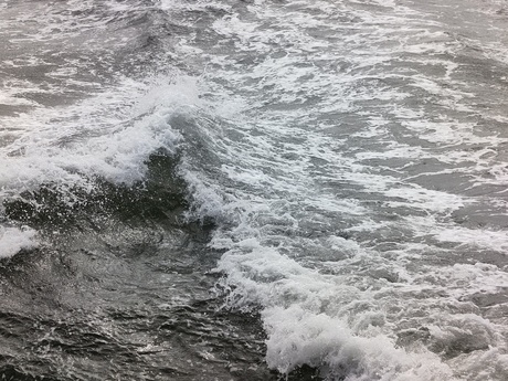 Onstuimig water