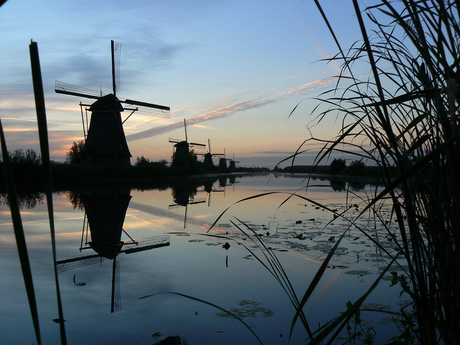 Zonsopkomst bij de molens