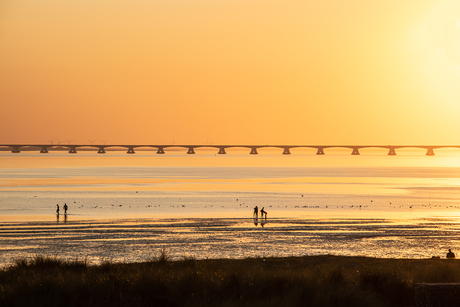 Zonsondergang zeeland brug