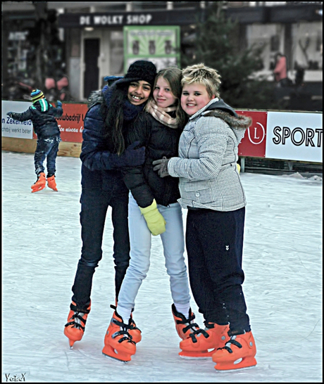 drie schaatsvriendinnen