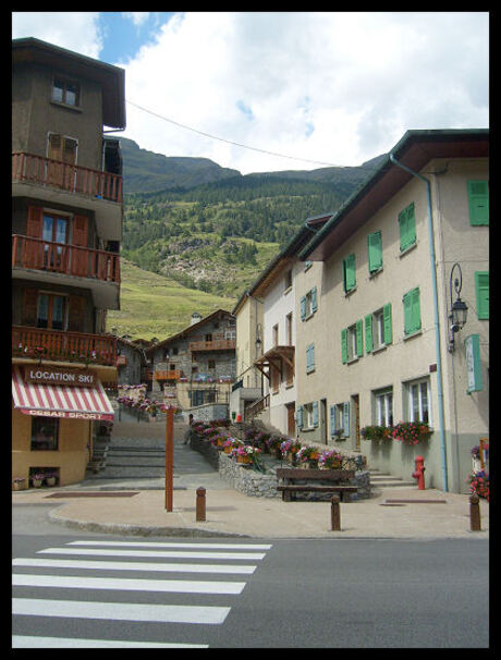 Lanslebourg village
