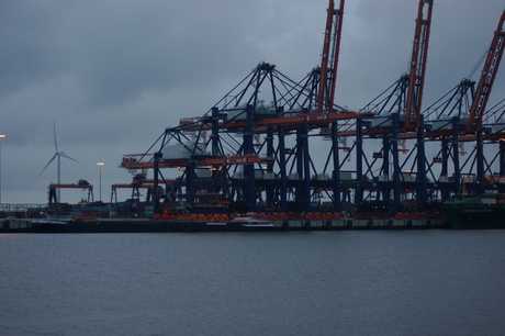 Lijnenspel van kranen