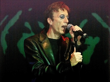 Robin Gibb (Bee Gees) tijdens zijn concert in Dresden op 22 september 2004.